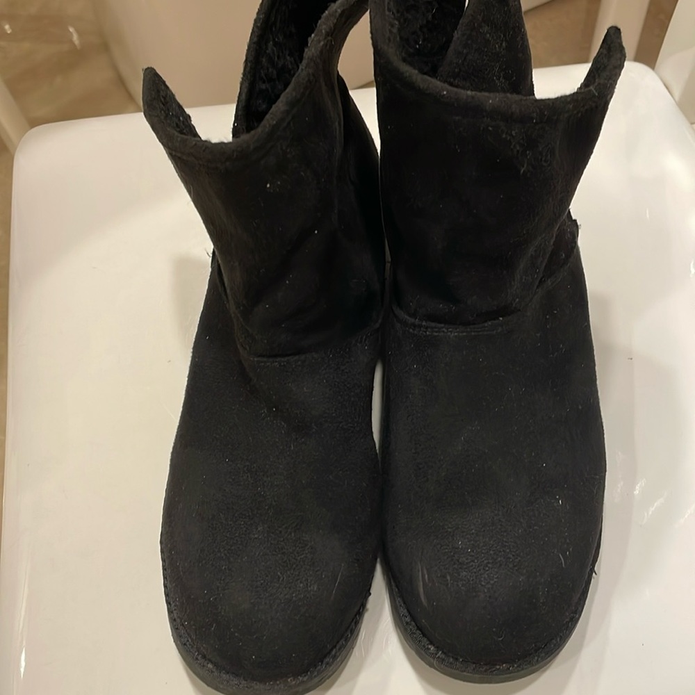Rock & candy black faux suede bootie size 10